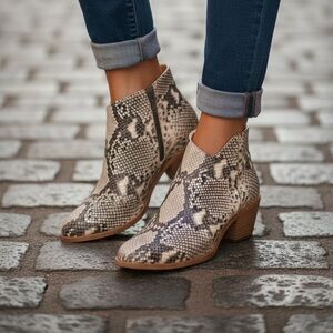 Vince Camuto Leather Snake Skin “Arendara”Ankle Bootie Sz 8